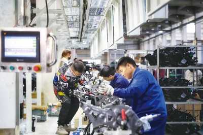 牢記囑托 續寫驚奇——“鹿”鳴“寨”美 幸福宜居 汽車及汽車配件產業發展報告